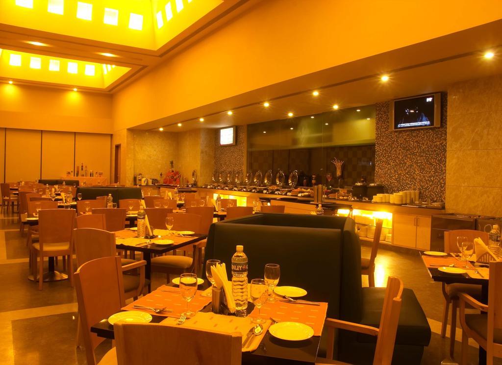 Radha Hometel Bangalore Restaurant foto